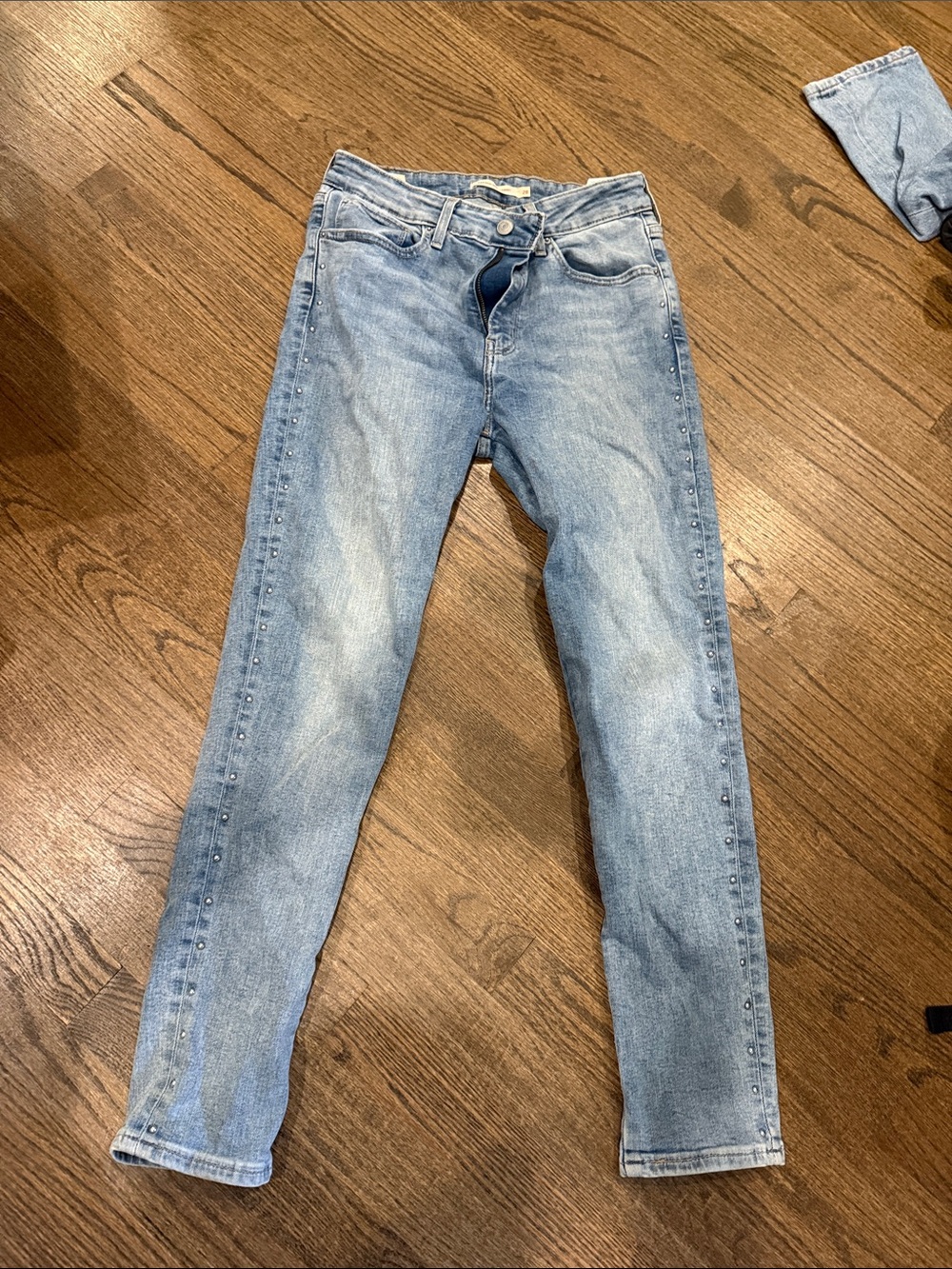 Levi’s skinny jeans with studs size 28